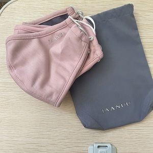 Jaanuu pink face mask